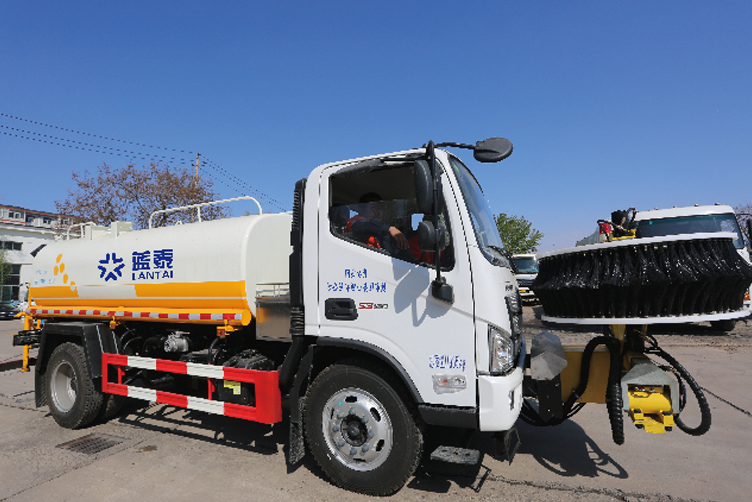 北京泽通第三代6吨盘刷式护栏清洗车