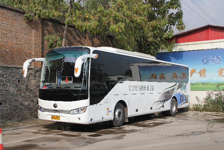 宇通53座大巴车