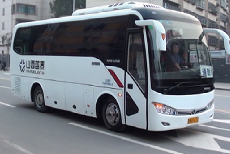 金龙34座大巴车
