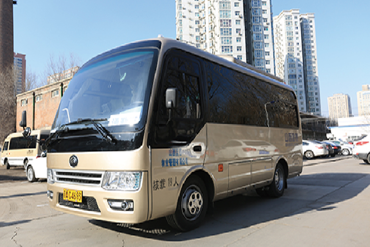宇通19座中巴车